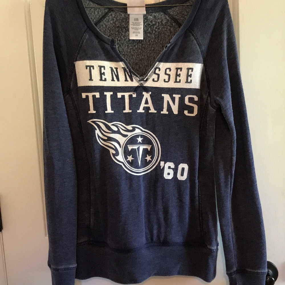 Titans V-Neck sweater/long sleeve